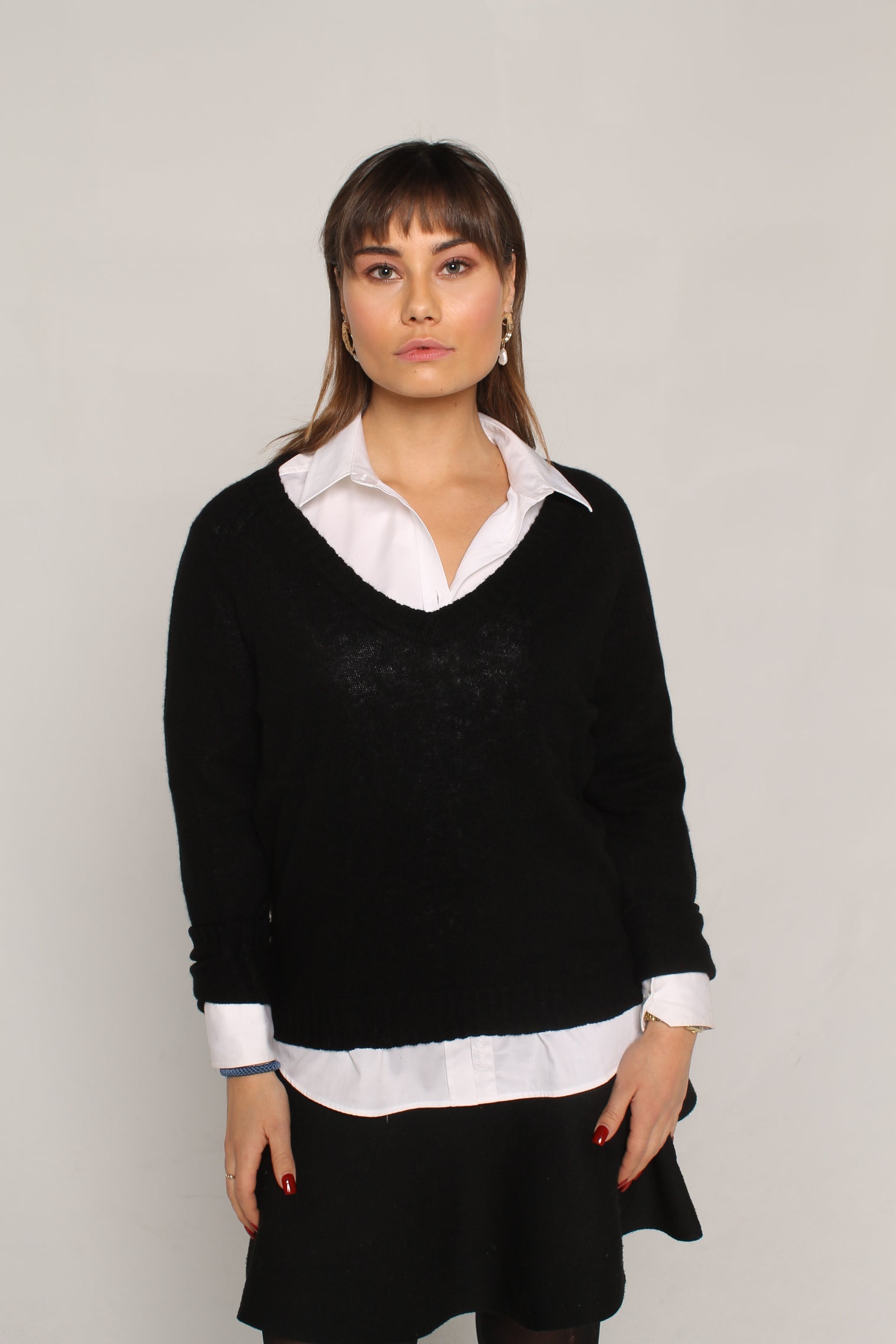 V-hals kashmirgenser sort