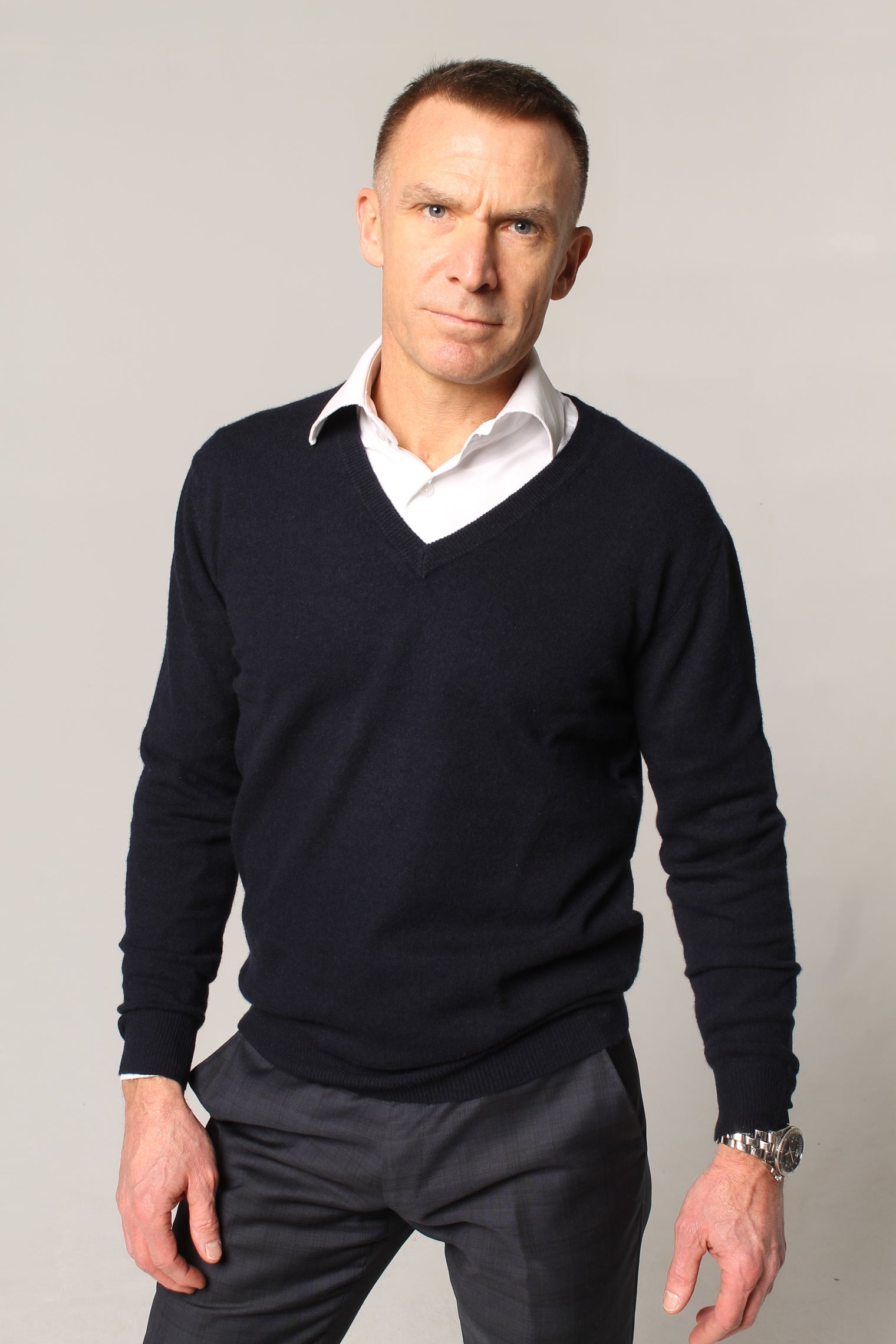 V-hals kashmirgenser marineblå