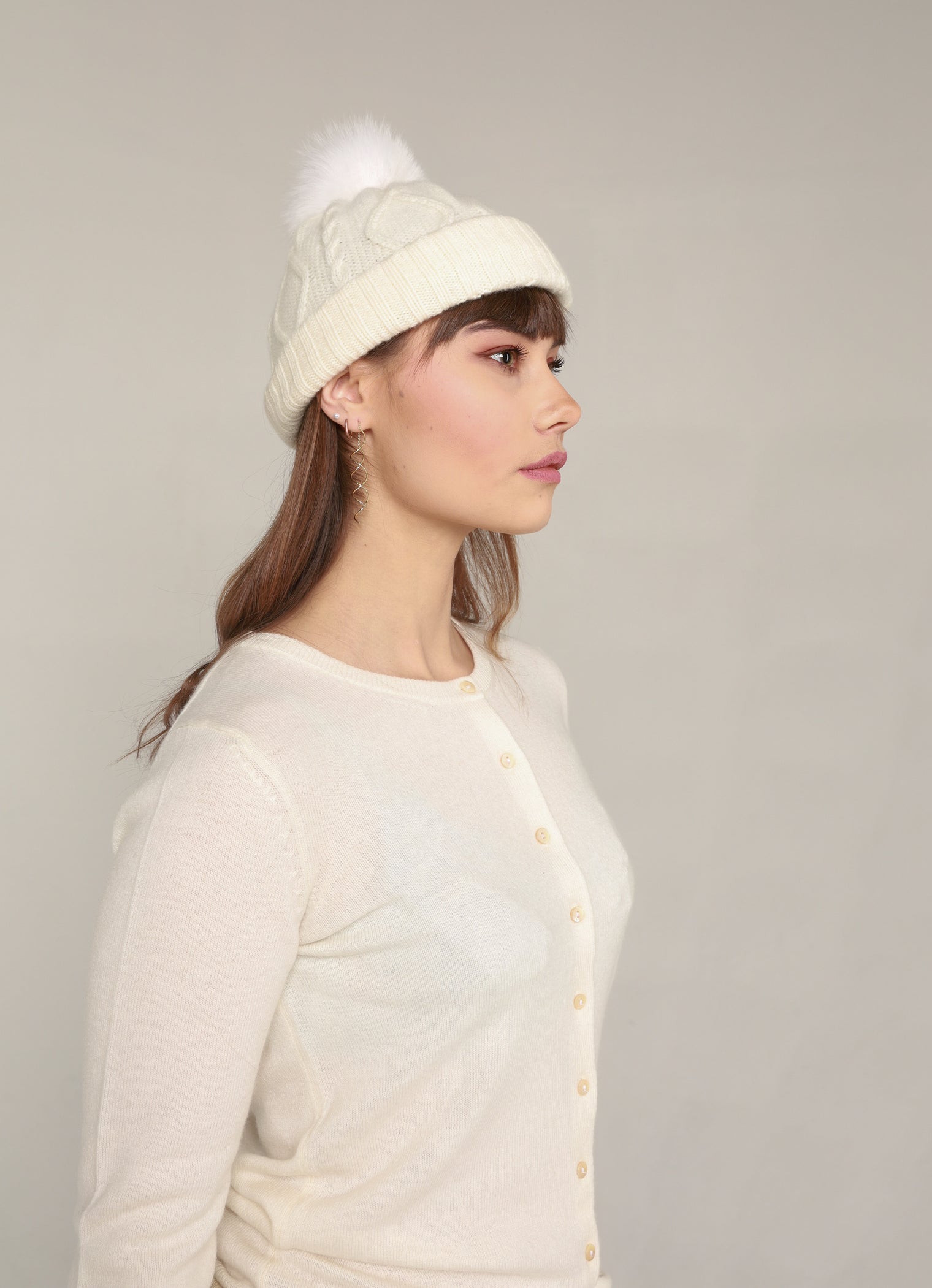 Thick cashmere hat white with tassel