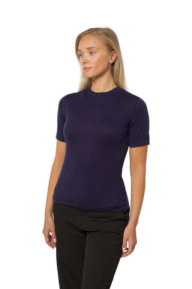 Tidløs kort ermet t-skjorte i eksklusiv cashmere-silke Marineblå