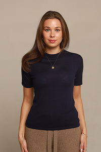 Tidløs kort ermet t-skjorte i eksklusiv cashmere-silke Marineblå