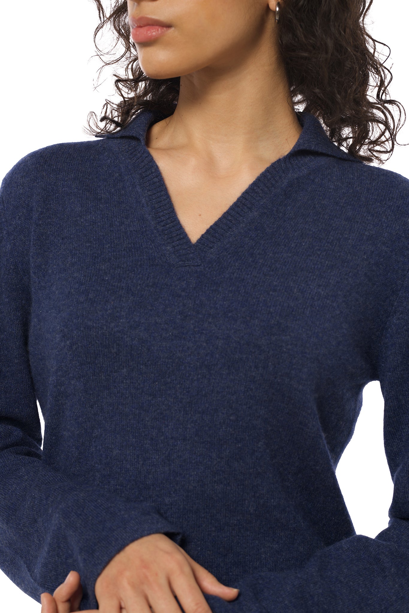 Klassisk demin kashmir genser med v-hals og krage