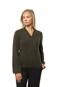 Klassisk mosegrønn kashmir genser med v-hals og krage